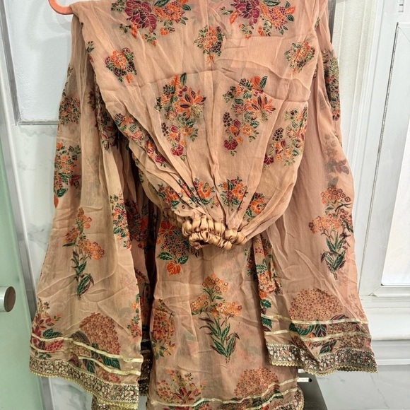 Elegant Green Embroidered Women's Dress - Picture 7 of 9